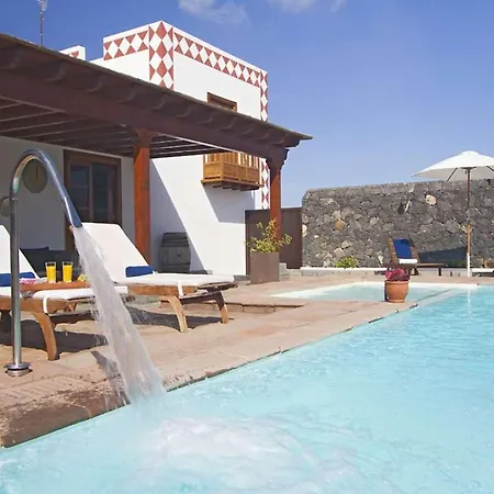 Villa Puerto Del Carmen Sleeps 10 Pool Wifi